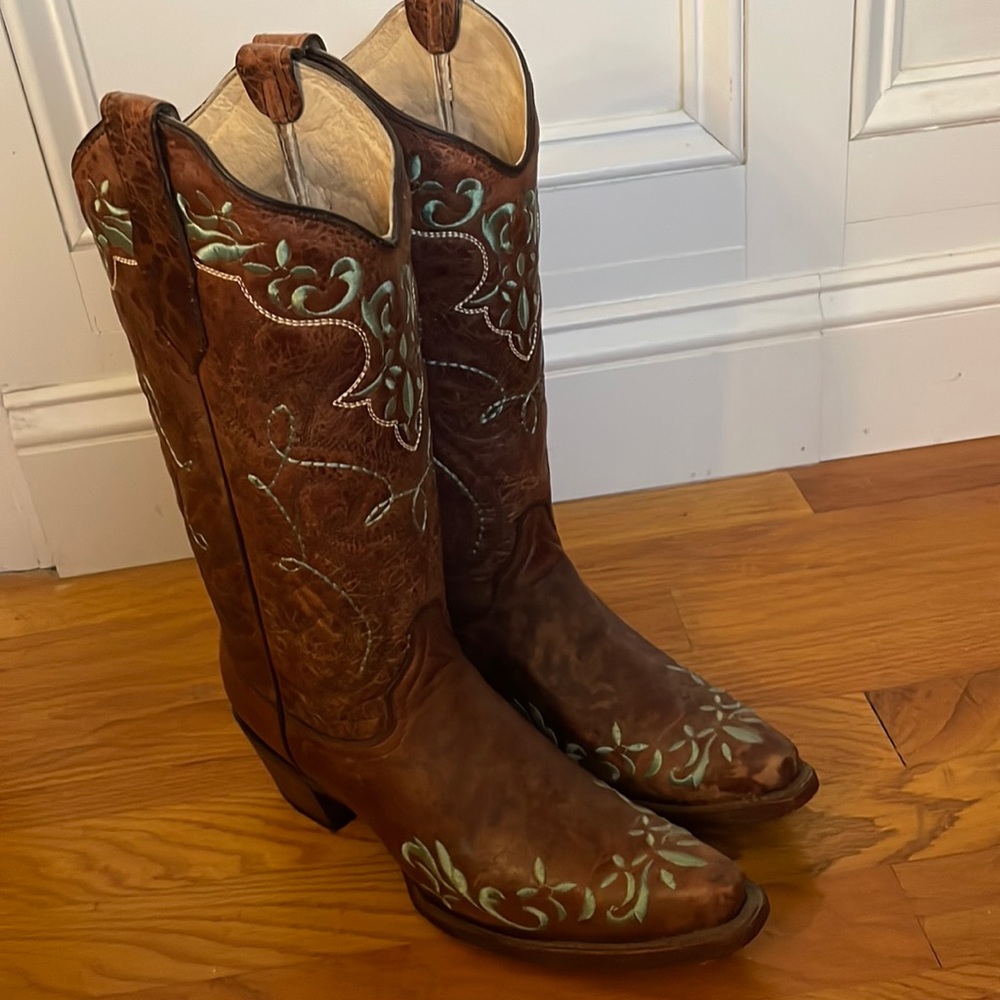 Womens Cirgle G western boots from Corral.
